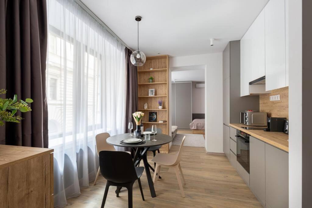 Real Gem At The Opera House Apartment Budapest Exterior photo